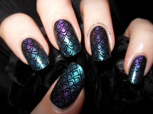 Gradient With Scaly Things!