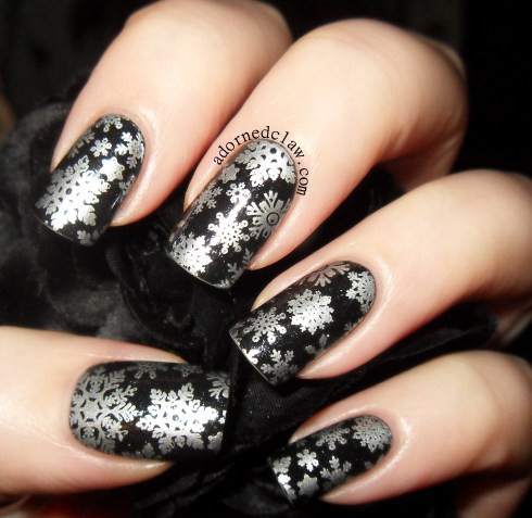 Snowflake Nails 